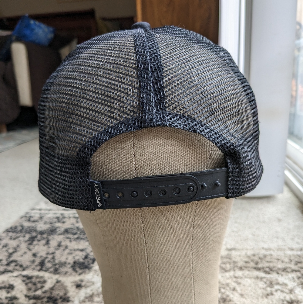 Roxy hat - Picture 3 of 4